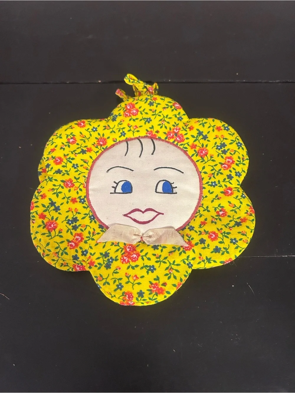 Vintage Handmade Flower Face Potholders Hot Pads Set of 4 Yellow Floral Retro